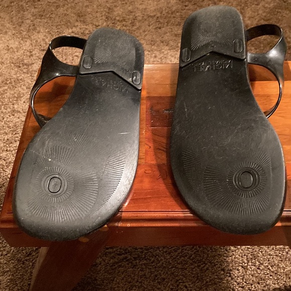 MICHAEL KORS BLACK SANDALS. SIZE 8. GUC - Picture 3 of 6